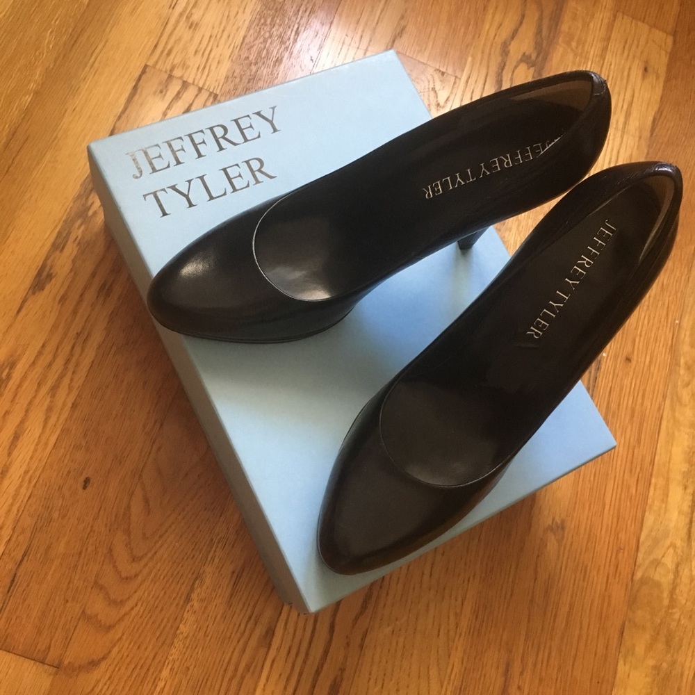 Jeffery Tyler Black Pumps